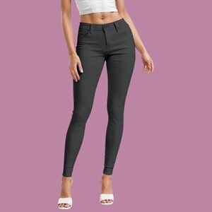 Chic Calvin Klein Gray Skinny Pants (Jeans) - Size 6